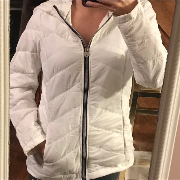 Guess Jackets & Blazers - Soft & light hooded white quilted packable jacket